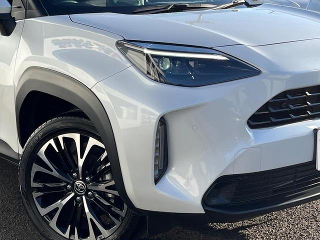 ヤリスクロス ハイブリッドＺ　衝突被害軽減システム　禁煙車　８型ディスプレイオーディオ　全周囲カメラ　レーダークルーズ　ドラレコ　ＥＴＣ　シートヒーター　パワーシート　ハーフレザーシート　ＬＥＤヘッド　コーナーセンサー（12枚目）