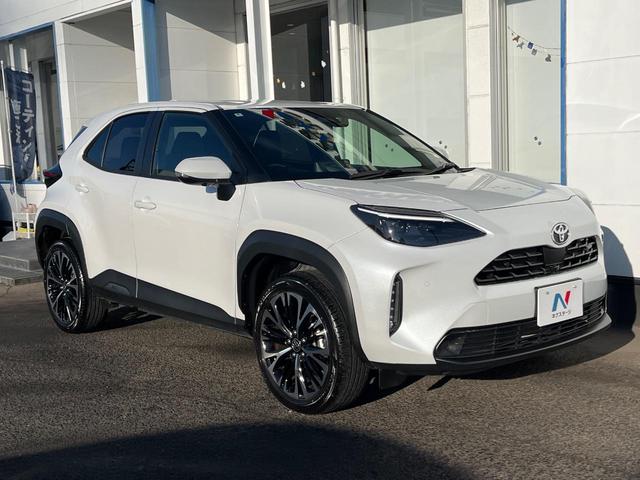 ヤリスクロス ハイブリッドＺ　衝突被害軽減システム　禁煙車　８型ディスプレイオーディオ　全周囲カメラ　レーダークルーズ　ドラレコ　ＥＴＣ　シートヒーター　パワーシート　ハーフレザーシート　ＬＥＤヘッド　コーナーセンサー（16枚目）