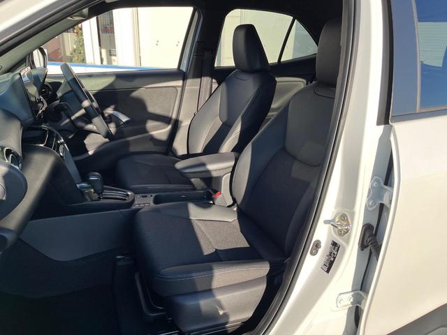 ヤリスクロス ハイブリッドＺ　衝突被害軽減システム　禁煙車　８型ディスプレイオーディオ　全周囲カメラ　レーダークルーズ　ドラレコ　ＥＴＣ　シートヒーター　パワーシート　ハーフレザーシート　ＬＥＤヘッド　コーナーセンサー（35枚目）