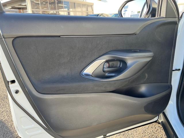 ヤリスクロス ハイブリッドＺ　衝突被害軽減システム　禁煙車　８型ディスプレイオーディオ　全周囲カメラ　レーダークルーズ　ドラレコ　ＥＴＣ　シートヒーター　パワーシート　ハーフレザーシート　ＬＥＤヘッド　コーナーセンサー（39枚目）