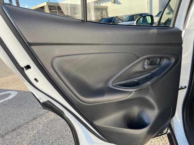 ヤリスクロス ハイブリッドＺ　衝突被害軽減システム　禁煙車　８型ディスプレイオーディオ　全周囲カメラ　レーダークルーズ　ドラレコ　ＥＴＣ　シートヒーター　パワーシート　ハーフレザーシート　ＬＥＤヘッド　コーナーセンサー（41枚目）