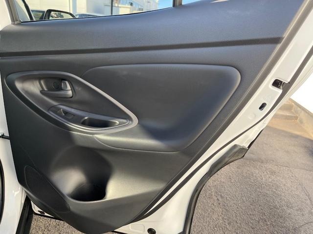 ヤリスクロス ハイブリッドＺ　衝突被害軽減システム　禁煙車　８型ディスプレイオーディオ　全周囲カメラ　レーダークルーズ　ドラレコ　ＥＴＣ　シートヒーター　パワーシート　ハーフレザーシート　ＬＥＤヘッド　コーナーセンサー（42枚目）