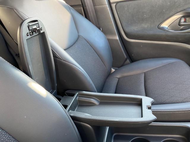 ヤリスクロス ハイブリッドＺ　衝突被害軽減システム　禁煙車　８型ディスプレイオーディオ　全周囲カメラ　レーダークルーズ　ドラレコ　ＥＴＣ　シートヒーター　パワーシート　ハーフレザーシート　ＬＥＤヘッド　コーナーセンサー（58枚目）