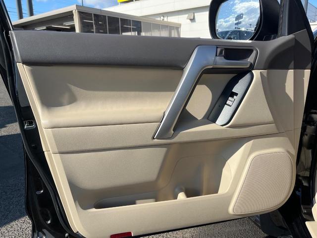 ランドクルーザープラド TX Lパッケージ サンルーフ 4WD 7人乗り 衝突軽減装置 禁煙車 本革シート レーダークルーズ 純正オプションアルミ バックカメラ ETC Bluetooth フルセグ ドラレコ 前席シートベンチレーション(44枚目)