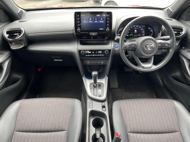 ヤリスクロス ハイブリッドＺ　モデリスタエアロ　全周囲カメラ　衝突被害軽減システム　レーダークルーズ　８インチディスプレイ　禁煙車　ハーフレザーシート　パワーシート　コーナーセンサー　シートヒーター　電動リアゲート　ＥＴＣ　ＬＥＤ（2枚目）