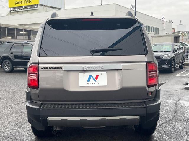 ランドクルーザー２５０ ＶＸ　丸目１眼ＬＥＤヘッドライト　ＪＢＬサウンド　サンルーフ　全周囲カメラ　デジタルインナーミラー　黒革シート　ベンチレーション　シートヒーター／ステアリングヒーター　７人乗り　パワーバックドア（16枚目）