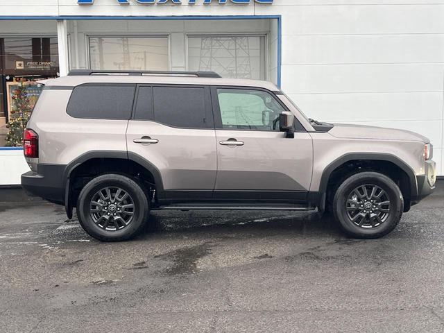 ランドクルーザー２５０ ＶＸ　丸目１眼ＬＥＤヘッドライト　ＪＢＬサウンド　サンルーフ　全周囲カメラ　デジタルインナーミラー　黒革シート　ベンチレーション　シートヒーター／ステアリングヒーター　７人乗り　パワーバックドア（33枚目）