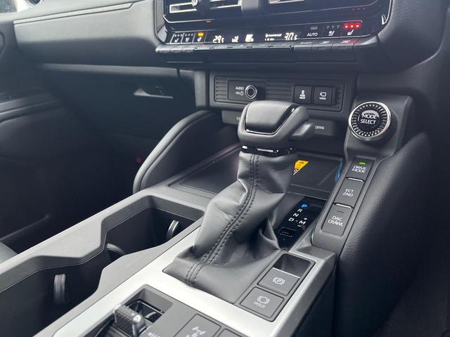 ランドクルーザー２５０ ＶＸ　丸目１眼ＬＥＤヘッドライト　ＪＢＬサウンド　サンルーフ　全周囲カメラ　デジタルインナーミラー　黒革シート　ベンチレーション　シートヒーター／ステアリングヒーター　７人乗り　パワーバックドア（56枚目）