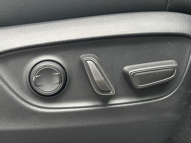 ランドクルーザー２５０ ＶＸ　丸目１眼ＬＥＤヘッドライト　ＪＢＬサウンド　サンルーフ　全周囲カメラ　デジタルインナーミラー　黒革シート　ベンチレーション　シートヒーター／ステアリングヒーター　７人乗り　パワーバックドア（69枚目）