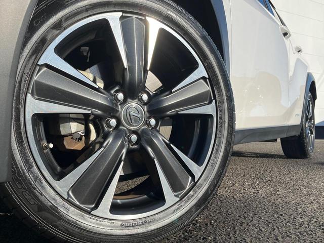 �y�����P�W�C���`�A���~�z�C�[���z�O�ςɃ}�b�`���������A���~�z�C�[���𑕒����Ă���܂��B�e��ЊO�A���~�z�C�[����A�X�^�b�h���X�^�C�����戵�����Ă���܂��B���񂲑��k����������