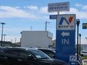 ズラッと並んだ展示車と大きな「N」の看板が目印です!
