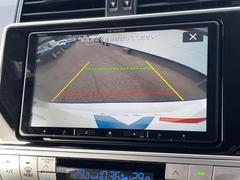 【バックカメラ】駐車時に後方がリアルタイム映像で確認できます。大型商業施設や立体駐車場での駐車時や、夜間のバック時に大活躍！運転スキルに関わらず、今や必須となった装備のひとつです！ 5