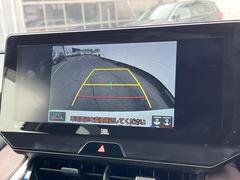 【バックカメラ】駐車時に後方がリアルタイム映像で確認できます。大型商業施設や立体駐車場での駐車時や、夜間のバック時に大活躍！運転スキルに関わらず、今や必須となった装備のひとつです！ 5