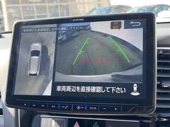 【マルチテレインモニター】車のフロントやサイドのカメラ画像を同時にモニター表示することで、悪路や狭い道を走行時でも周囲の状況確認ができ安心！本格ＳＵＶにうれしい装備です♪ 4