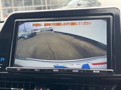 【バックカメラ】駐車時に後方がリアルタイム映像で確認できます。大型商業施設や立体駐車場での駐車時や、夜間のバック時に大活躍！運転スキルに関わらず、今や必須となった装備のひとつです！ 4