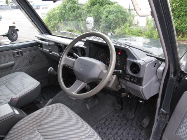 ランドクルーザー７０ ＬＸ５速マニュアルリフトアップ　新品ＢＦタイヤ　新品ホイール　新品ＢＦグッドリッチオールテレーンタイヤ　新品トヨタ輸出用ホイール　新品ブラック純正バンパー　新品ブラックｙクグリル　新品リアスモーク　新品シャックル　新品シャックルブッシュ　希少５速マニュアル（11枚目）