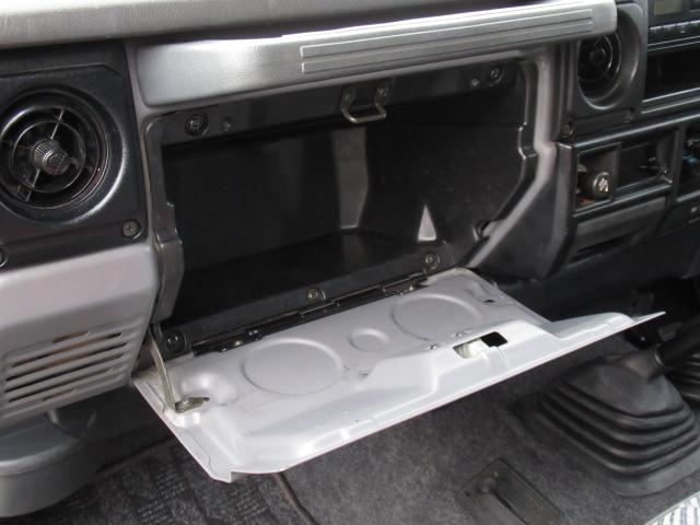 ランドクルーザー７０ ＬＸ５速マニュアルリフトアップ　新品ＢＦタイヤ　新品ホイール　新品ＢＦグッドリッチオールテレーンタイヤ　新品トヨタ輸出用ホイール　新品ブラック純正バンパー　新品ブラックｙクグリル　新品リアスモーク　新品シャックル　新品シャックルブッシュ　希少５速マニュアル（37枚目）