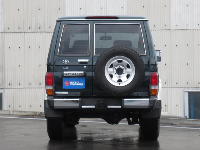 ランドクルーザー70 LXショートナローボディー 5速マニュアル 前後リーフ型 マニュアルハブ メッキバンパー 社外15インチアルミホイール ヨコハマジオランダーA/T・S 純正ダークグリーン色 ケンウッドSDナビ フルセグテレビ Bluetooth(8枚目)