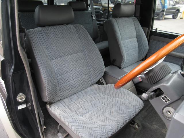 ランドクルーザー70 LXショートナローボディー 5速マニュアル 前後リーフ型 マニュアルハブ メッキバンパー 社外15インチアルミホイール ヨコハマジオランダーA/T・S 純正ダークグリーン色 ケンウッドSDナビ フルセグテレビ Bluetooth(11枚目)