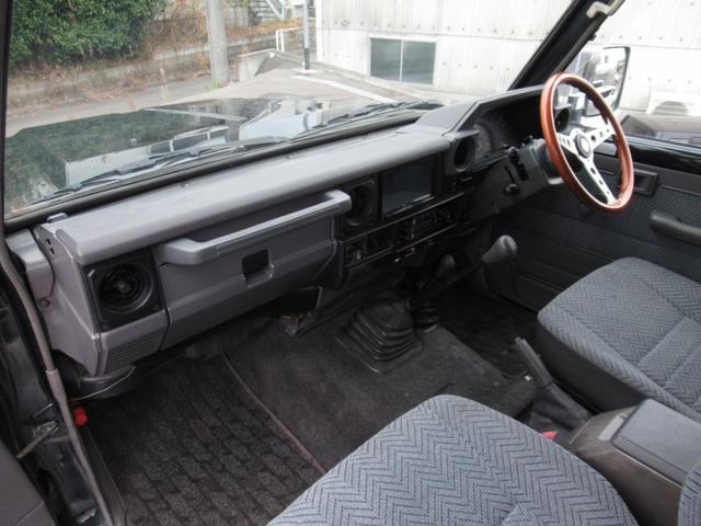 ランドクルーザー70 LXショートナローボディー 5速マニュアル 前後リーフ型 マニュアルハブ メッキバンパー 社外15インチアルミホイール ヨコハマジオランダーA/T・S 純正ダークグリーン色 ケンウッドSDナビ フルセグテレビ Bluetooth(12枚目)