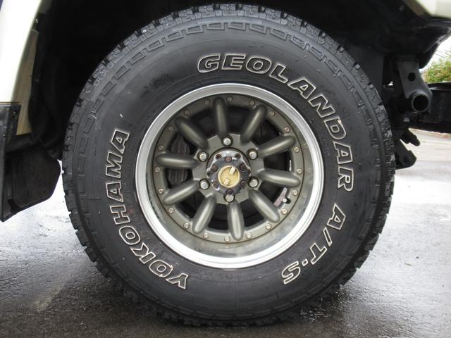 ランドクルーザー70 LXショートナローボディー 5速マニュアル 前後リーフ型 マニュアルハブ メッキバンパー 社外15インチアルミホイール ヨコハマジオランダーA/T・S 純正ダークグリーン色 ケンウッドSDナビ フルセグテレビ Bluetooth(14枚目)