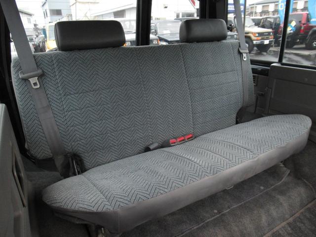 ランドクルーザー70 LXショートナローボディー 5速マニュアル 前後リーフ型 マニュアルハブ メッキバンパー 社外15インチアルミホイール ヨコハマジオランダーA/T・S 純正ダークグリーン色 ケンウッドSDナビ フルセグテレビ Bluetooth(18枚目)