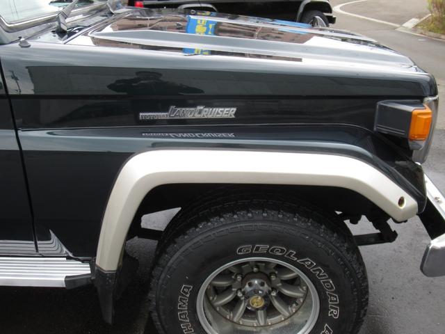 ランドクルーザー70 LXショートナローボディー 5速マニュアル 前後リーフ型 マニュアルハブ メッキバンパー 社外15インチアルミホイール ヨコハマジオランダーA/T・S 純正ダークグリーン色 ケンウッドSDナビ フルセグテレビ Bluetooth(23枚目)