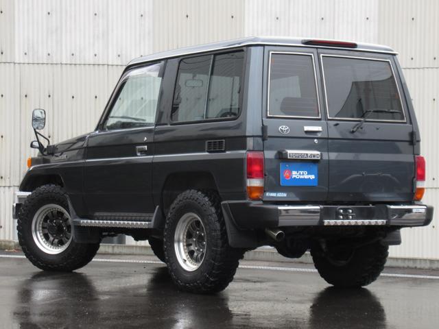 ランドクルーザー70 LXショートナローボディー 5速マニュアル 前後リーフ型 フェンダーミラー メッキバンパー 社外16インチアルミホイール トーヨーオープンカントリーM/Tタイヤ 純正グレー色(9枚目)