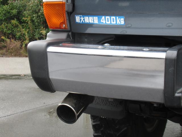 ランドクルーザー70 LXショートナローボディー 5速マニュアル 前後リーフ型 フェンダーミラー メッキバンパー 社外16インチアルミホイール トーヨーオープンカントリーM/Tタイヤ 純正グレー色(17枚目)