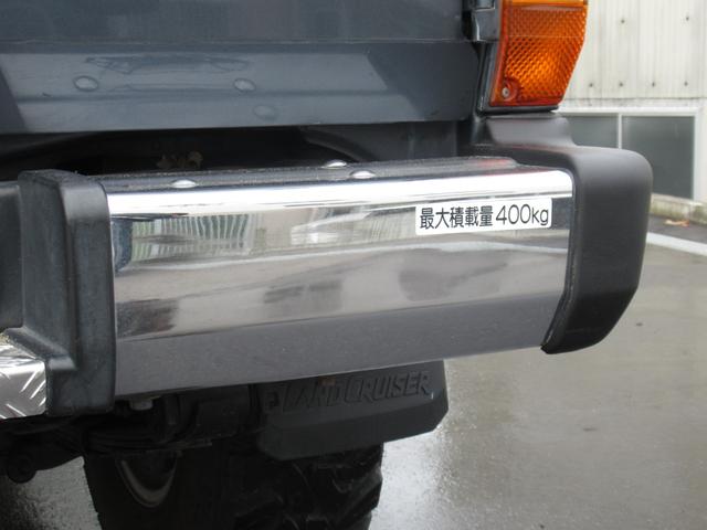 ランドクルーザー70 LXショートナローボディー 5速マニュアル 前後リーフ型 フェンダーミラー メッキバンパー 社外16インチアルミホイール トーヨーオープンカントリーM/Tタイヤ 純正グレー色(18枚目)