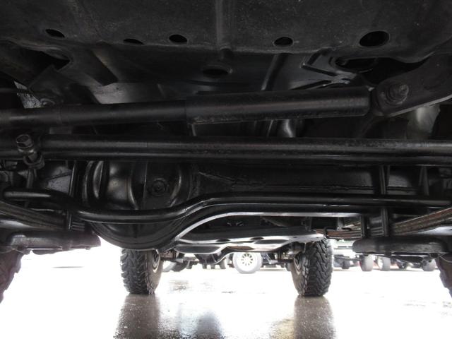 ランドクルーザー70 LXショートナローボディー 5速マニュアル 前後リーフ型 フェンダーミラー メッキバンパー 社外16インチアルミホイール トーヨーオープンカントリーM/Tタイヤ 純正グレー色(19枚目)