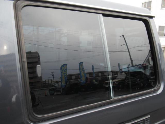 ランドクルーザー70 LXショートナローボディー 5速マニュアル 前後リーフ型 フェンダーミラー メッキバンパー 社外16インチアルミホイール トーヨーオープンカントリーM/Tタイヤ 純正グレー色(20枚目)