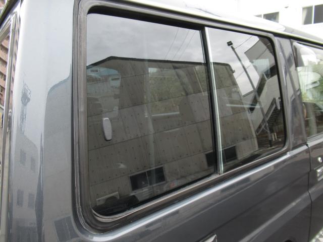 ランドクルーザー70 LXショートナローボディー 5速マニュアル 前後リーフ型 フェンダーミラー メッキバンパー 社外16インチアルミホイール トーヨーオープンカントリーM/Tタイヤ 純正グレー色(22枚目)