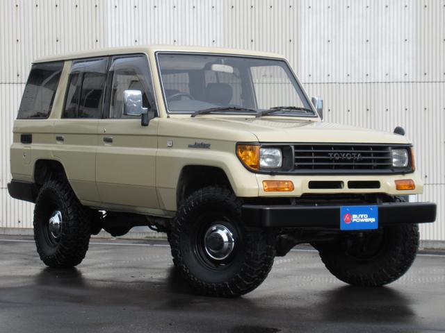 ランドクルーザープラド ＳＸワイドクラシックコンプリートナローボディーリフトアップ　ディーゼルターボ　トヨタ輸出ホイール　トーヨーオープンカントリーＭ／Ｔタイヤ　オレンジコーナーレンズ　オレンジウィンカー　ナルディステアリング　ブラックシートカバー（4枚目）