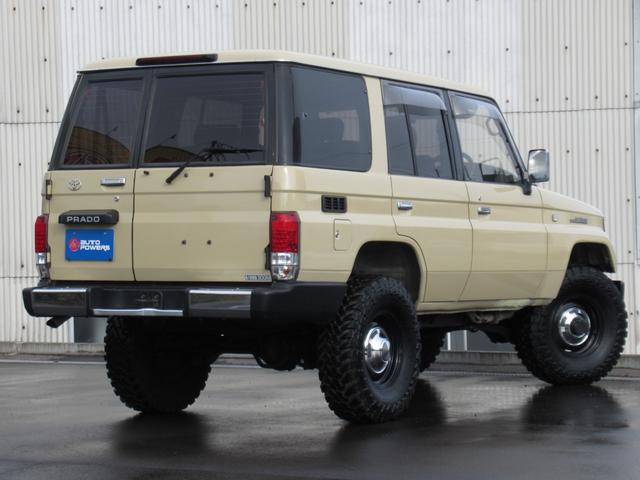 ランドクルーザープラド ＳＸワイドクラシックコンプリートナローボディーリフトアップ　ディーゼルターボ　トヨタ輸出ホイール　トーヨーオープンカントリーＭ／Ｔタイヤ　オレンジコーナーレンズ　オレンジウィンカー　ナルディステアリング　ブラックシートカバー（7枚目）