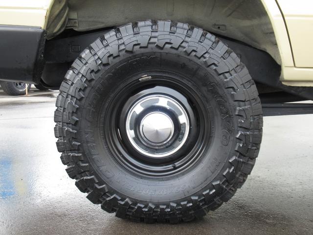 ランドクルーザープラド ＳＸワイドクラシックコンプリートナローボディーリフトアップ　ディーゼルターボ　トヨタ輸出ホイール　トーヨーオープンカントリーＭ／Ｔタイヤ　オレンジコーナーレンズ　オレンジウィンカー　ナルディステアリング　ブラックシートカバー（10枚目）