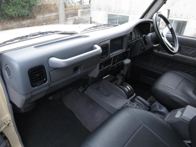 ランドクルーザープラド ＳＸワイドクラシックコンプリートナローボディーリフトアップ　ディーゼルターボ　トヨタ輸出ホイール　トーヨーオープンカントリーＭ／Ｔタイヤ　オレンジコーナーレンズ　オレンジウィンカー　ナルディステアリング　ブラックシートカバー（13枚目）