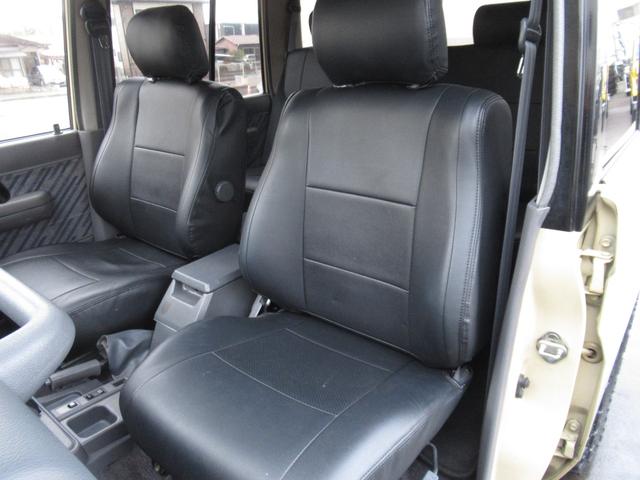 ランドクルーザープラド ＳＸワイドクラシックコンプリートナローボディーリフトアップ　ディーゼルターボ　トヨタ輸出ホイール　トーヨーオープンカントリーＭ／Ｔタイヤ　オレンジコーナーレンズ　オレンジウィンカー　ナルディステアリング　ブラックシートカバー（14枚目）