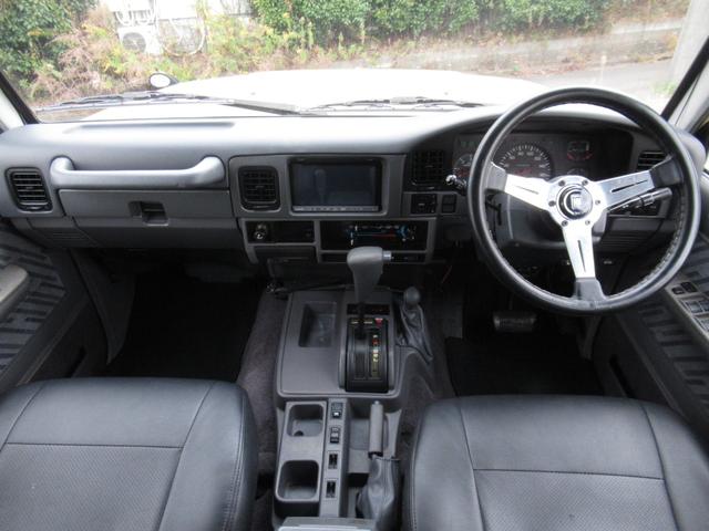 ランドクルーザープラド ＳＸワイドクラシックコンプリートナローボディーリフトアップ　ディーゼルターボ　トヨタ輸出ホイール　トーヨーオープンカントリーＭ／Ｔタイヤ　オレンジコーナーレンズ　オレンジウィンカー　ナルディステアリング　ブラックシートカバー（15枚目）