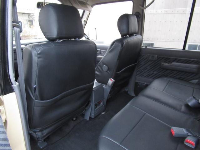 ランドクルーザープラド ＳＸワイドクラシックコンプリートナローボディーリフトアップ　ディーゼルターボ　トヨタ輸出ホイール　トーヨーオープンカントリーＭ／Ｔタイヤ　オレンジコーナーレンズ　オレンジウィンカー　ナルディステアリング　ブラックシートカバー（17枚目）