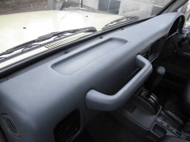 ランドクルーザープラド ＳＸワイドクラシックコンプリートナローボディーリフトアップ　ディーゼルターボ　トヨタ輸出ホイール　トーヨーオープンカントリーＭ／Ｔタイヤ　オレンジコーナーレンズ　オレンジウィンカー　ナルディステアリング　ブラックシートカバー（20枚目）