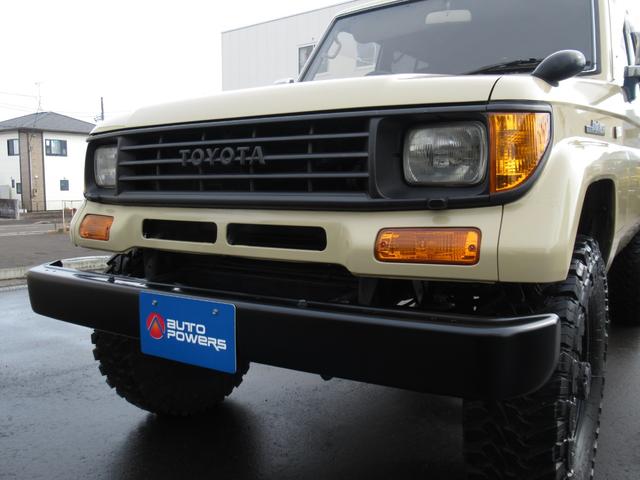 ランドクルーザープラド ＳＸワイドクラシックコンプリートナローボディーリフトアップ　ディーゼルターボ　トヨタ輸出ホイール　トーヨーオープンカントリーＭ／Ｔタイヤ　オレンジコーナーレンズ　オレンジウィンカー　ナルディステアリング　ブラックシートカバー（21枚目）