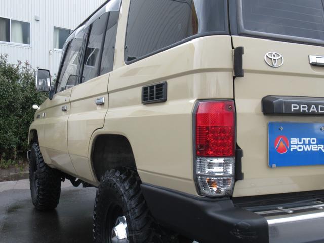 ランドクルーザープラド ＳＸワイドクラシックコンプリートナローボディーリフトアップ　ディーゼルターボ　トヨタ輸出ホイール　トーヨーオープンカントリーＭ／Ｔタイヤ　オレンジコーナーレンズ　オレンジウィンカー　ナルディステアリング　ブラックシートカバー（24枚目）
