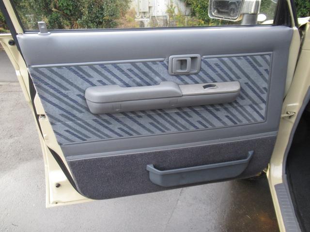 ランドクルーザープラド ＳＸワイドクラシックコンプリートナローボディーリフトアップ　ディーゼルターボ　トヨタ輸出ホイール　トーヨーオープンカントリーＭ／Ｔタイヤ　オレンジコーナーレンズ　オレンジウィンカー　ナルディステアリング　ブラックシートカバー（27枚目）