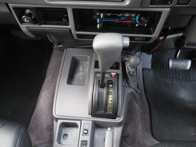 ランドクルーザープラド ＳＸワイドクラシックコンプリートナローボディーリフトアップ　ディーゼルターボ　トヨタ輸出ホイール　トーヨーオープンカントリーＭ／Ｔタイヤ　オレンジコーナーレンズ　オレンジウィンカー　ナルディステアリング　ブラックシートカバー（31枚目）