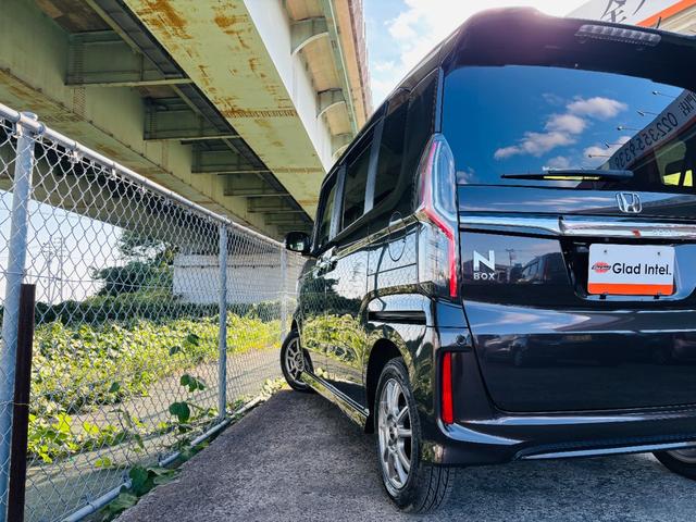 Ｎ－ＢＯＸカスタム Ｇ・Ｌターボホンダセンシング　ターボ車／純正９インチ大型ナビＴＶ／両側パワースライドドア／ＥＴＣ／クルーズコントロール／バックカメラ／衝突軽減ブレーキ／キープレーンアシスト／ハーフレザーシート／ＬＥＤヘッドライト／社外１４ＡＷ（9枚目）