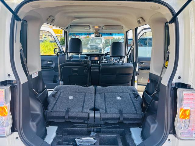 セカンドシートを畳みますと、こんなに大きなスペースが出来ます！大きな荷物も十分積む事ができます♪使い勝手が良いので、様々な用途でご利用頂けます！普通車にしか乗ったことが無い方も、是非一度お試し下さい！