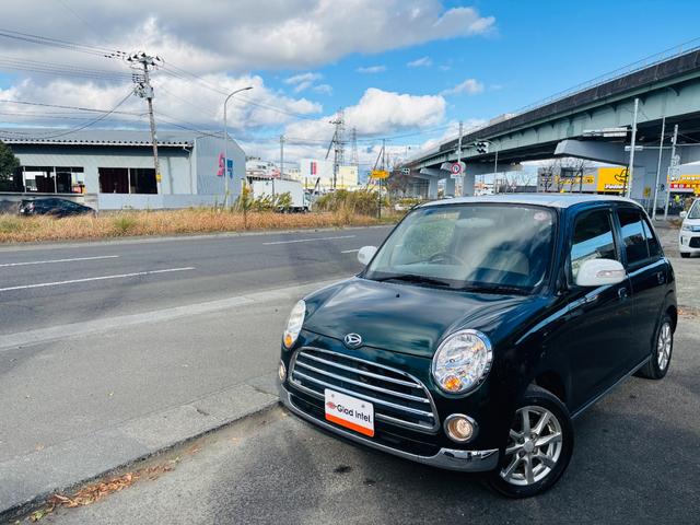 入庫時には全車ポリッシャーを使い、外装の磨き施工を行い、小キズ・水垢を落とします！納車前には展示中に付いた汚れを落とし、ＷＡＸコーティングをしてボディの艶出し・保護を致します！仕上がりにご期待下さい！