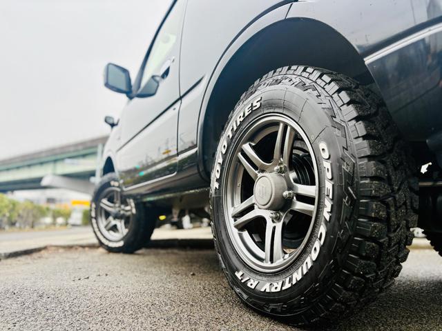 ジムニー クロスアドベンチャー　４ＷＤ／ターボ車／後期型／リフトアップ／マッドタイヤ装着車／キーレスキー／社外ＣＤオーディオ／純正１６インチアルミホイール（9枚目）