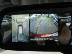 アラウンドビューモニター（全方位カメラ）が付いております♪バック駐車をする際に、後方の映像だけでなく、車を上から見たような映像が映し出されますので、とても安心ですね！ 7